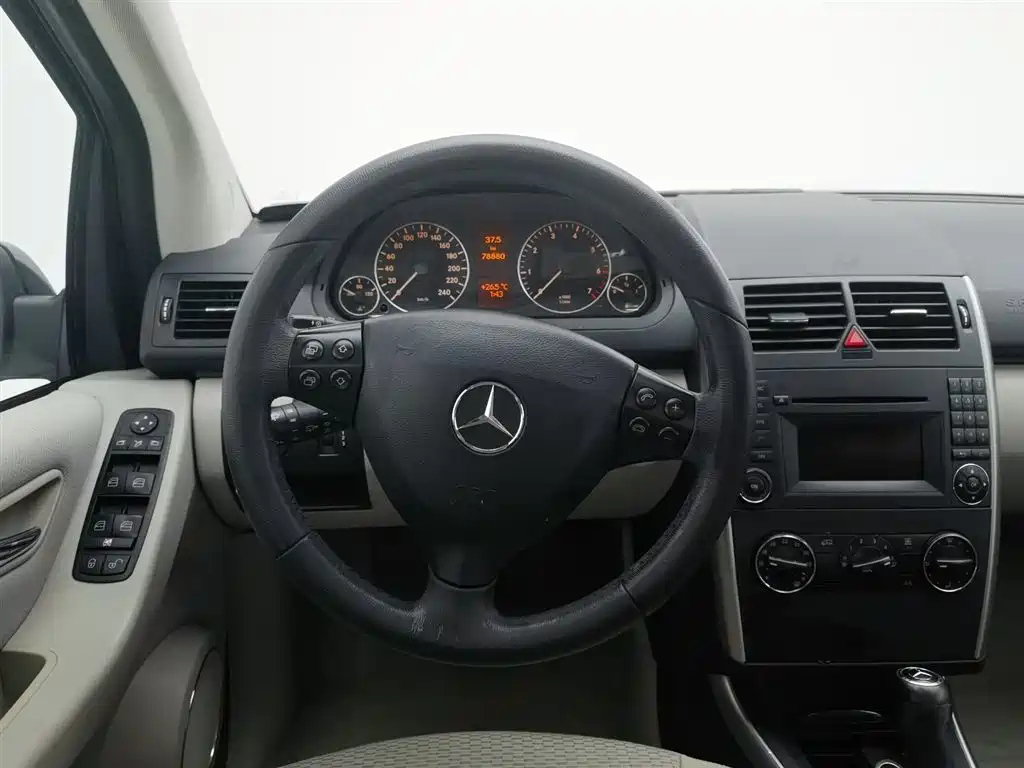MERCEDES BENZ A-CLASS IMPORT 2011