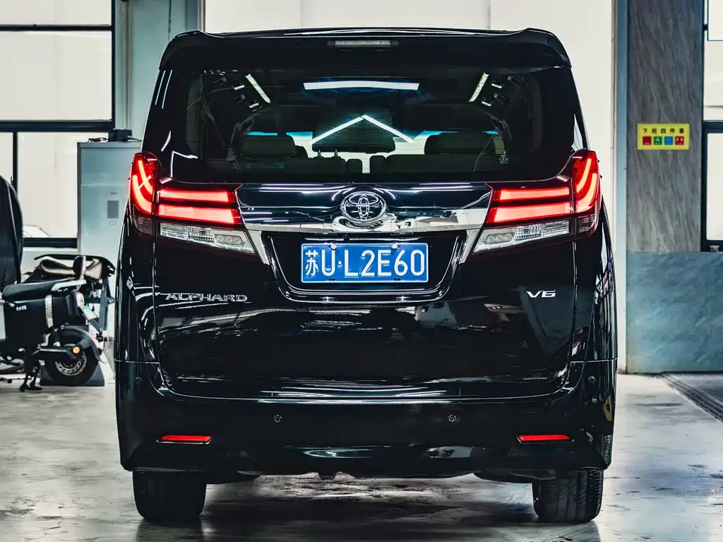 TOYOTA ALPHARD 2015