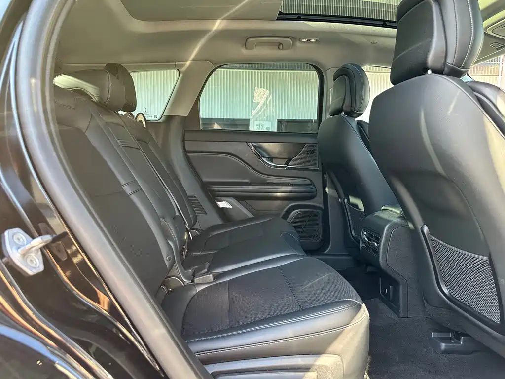 LINCOLN ADVENTURER 2021
