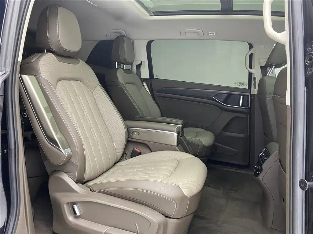 VOLKSWAGEN VILORAN 2023