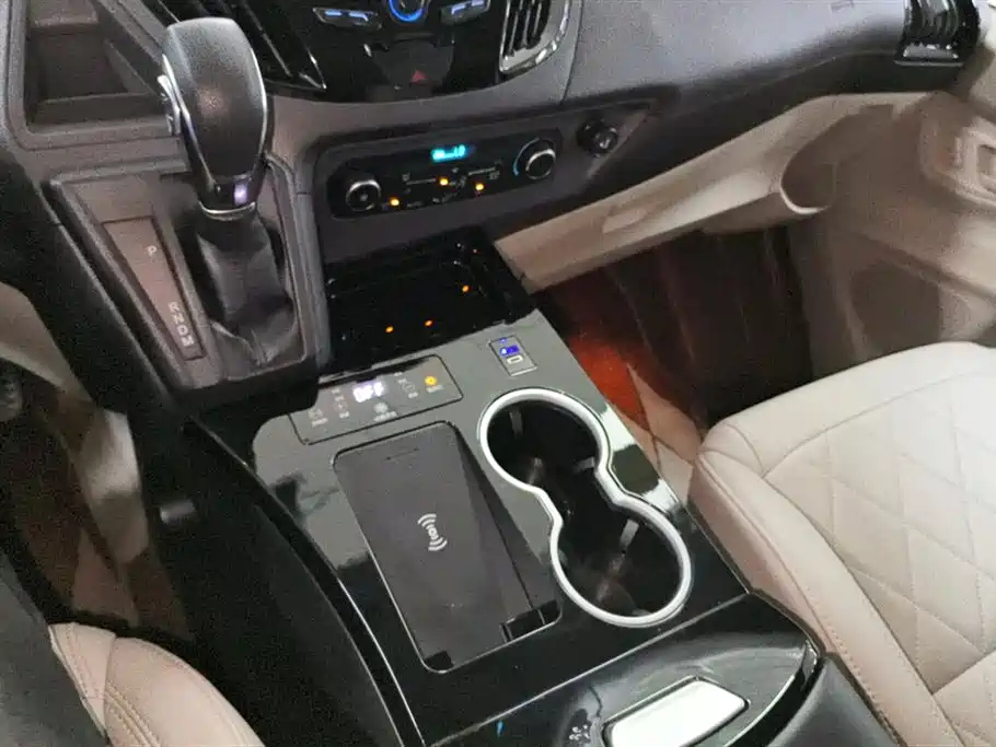 FORD TOUREO 2019