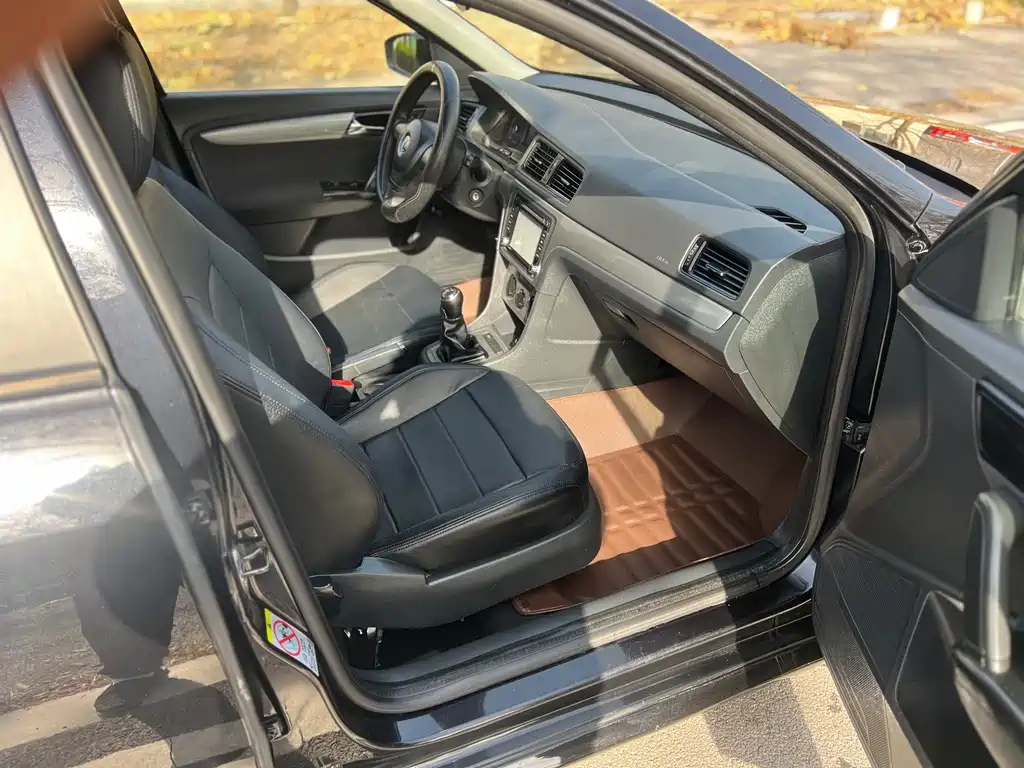 VOLKSWAGEN LAVIDA 2013