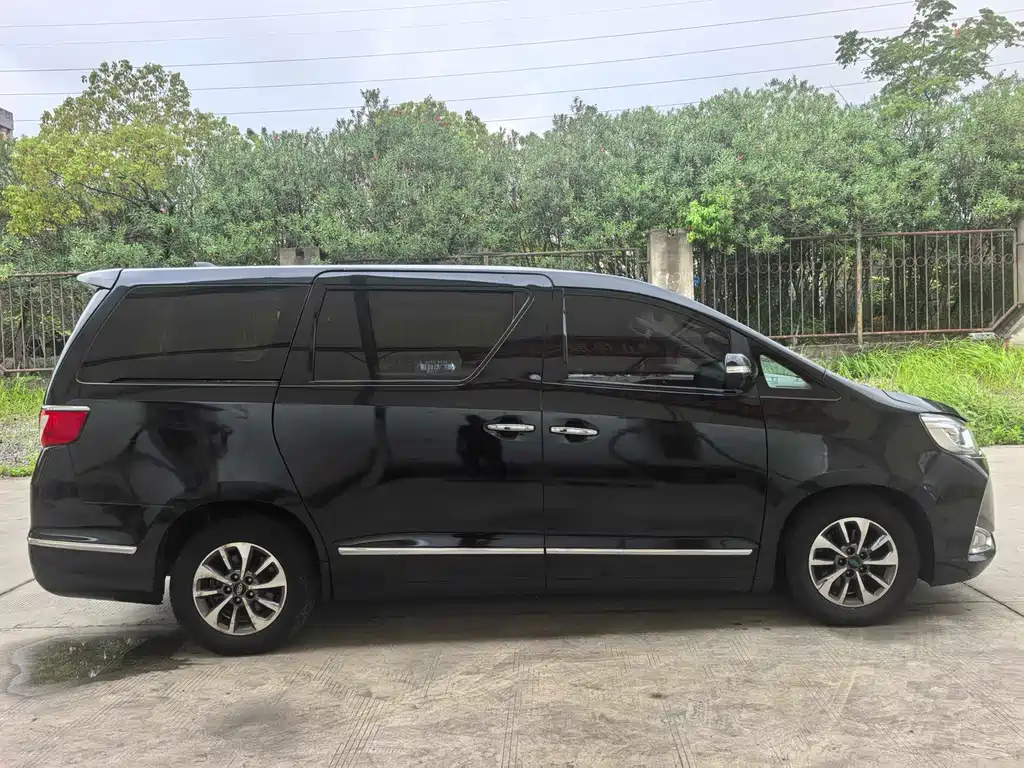 JAC REFINE M6 2018