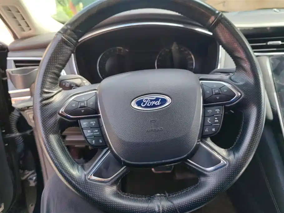 FORD TAURUS 2020
