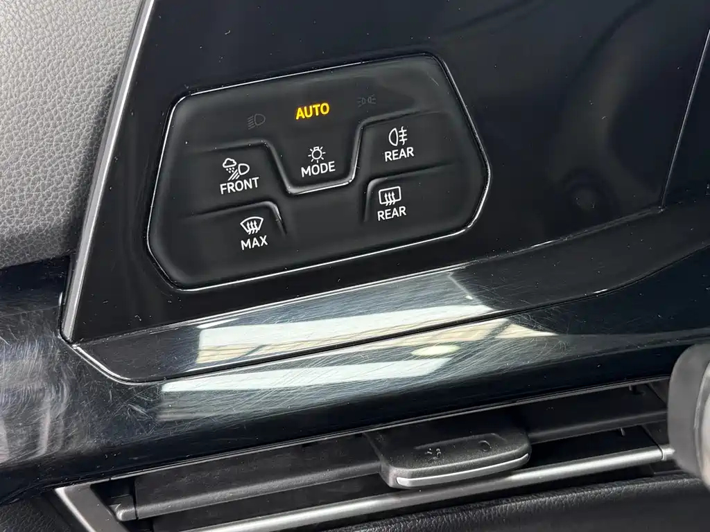 VOLKSWAGEN GOLF 2021