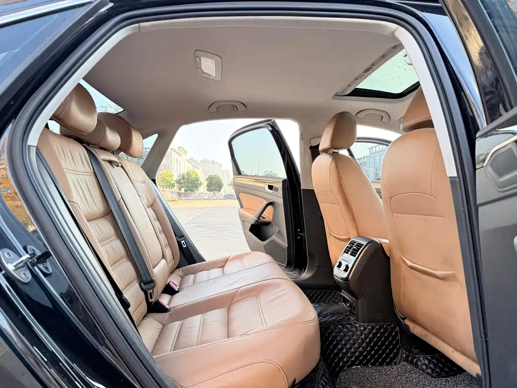 VOLKSWAGEN PASSAT 2016