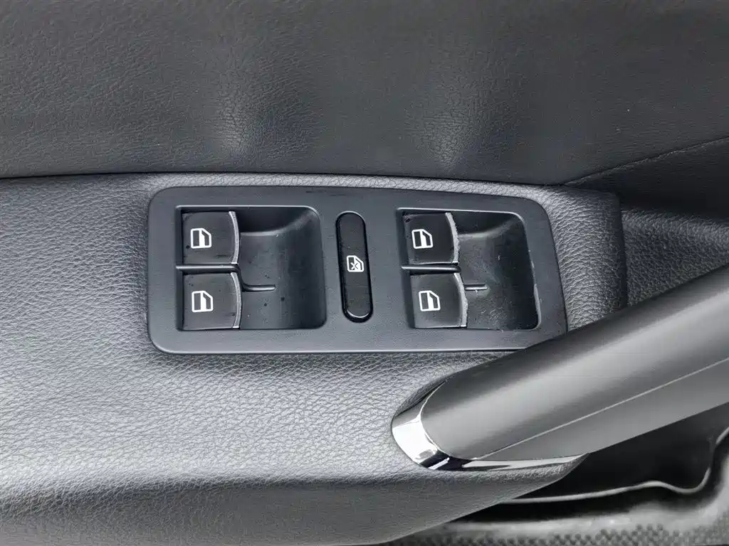 VOLKSWAGEN PASSAT 2014