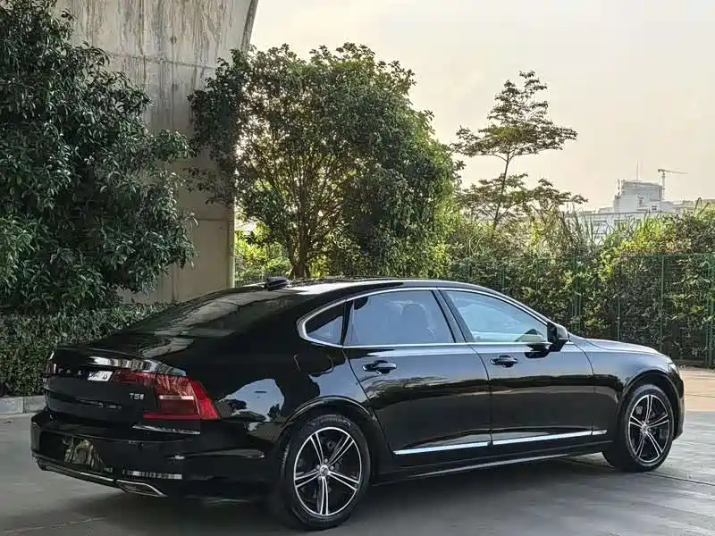VOLVO S90 2020