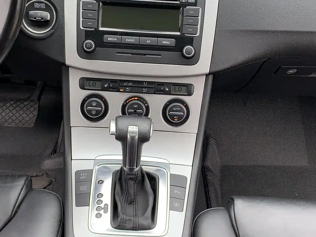 VOLKSWAGEN MAGOTAN 2009