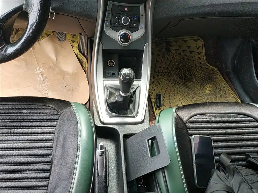 HYUNDAI ELANTRA 2012