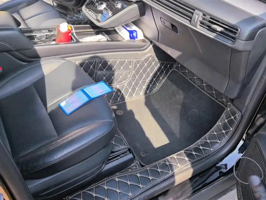 LINCOLN ADVENTURER 2020