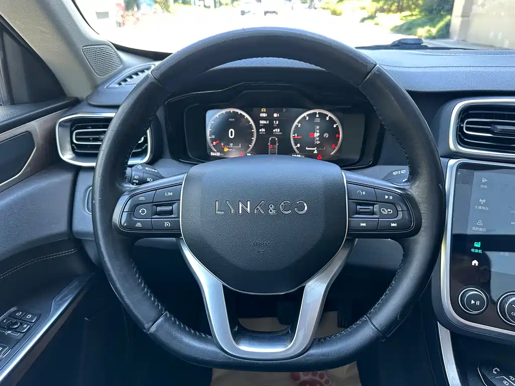 LYNK&CO 01 2020