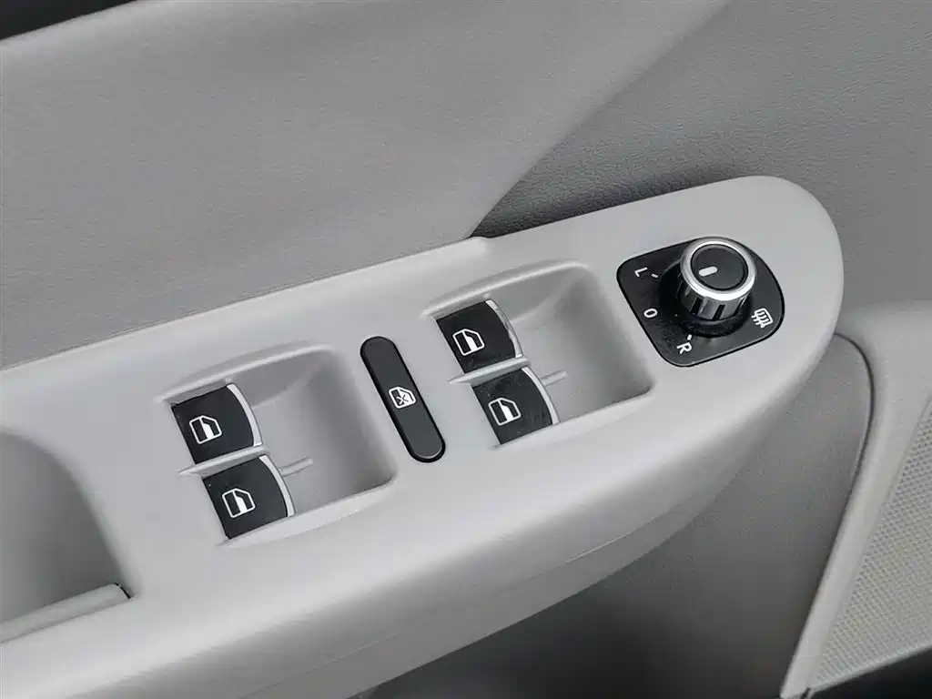 VOLKSWAGEN MAGOTAN 2011