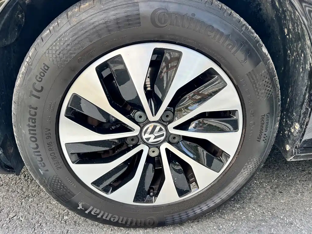 VOLKSWAGEN PASSAT 2014