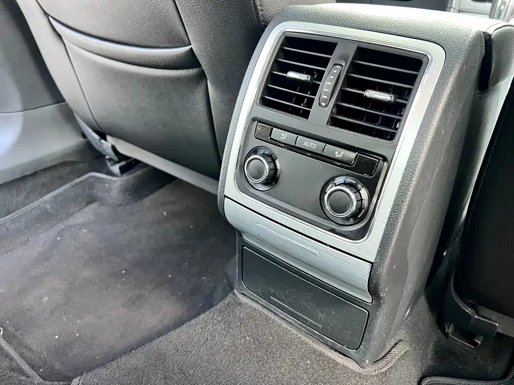 VOLKSWAGEN PASSAT 2014