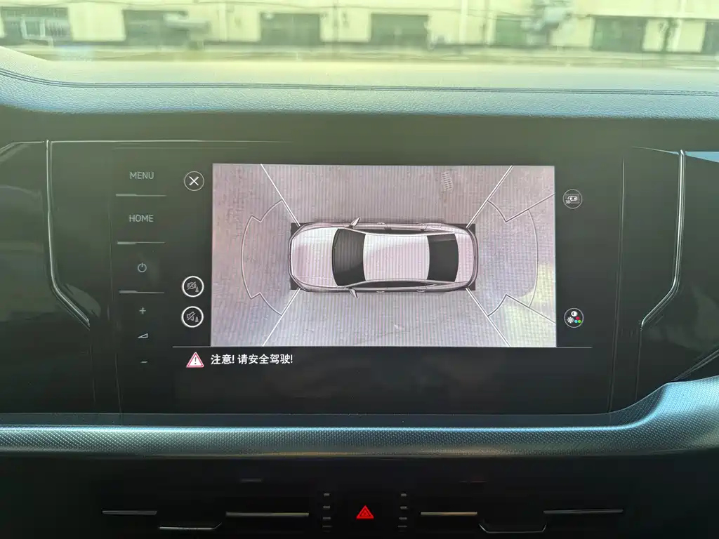 VOLKSWAGEN PASSAT 2024