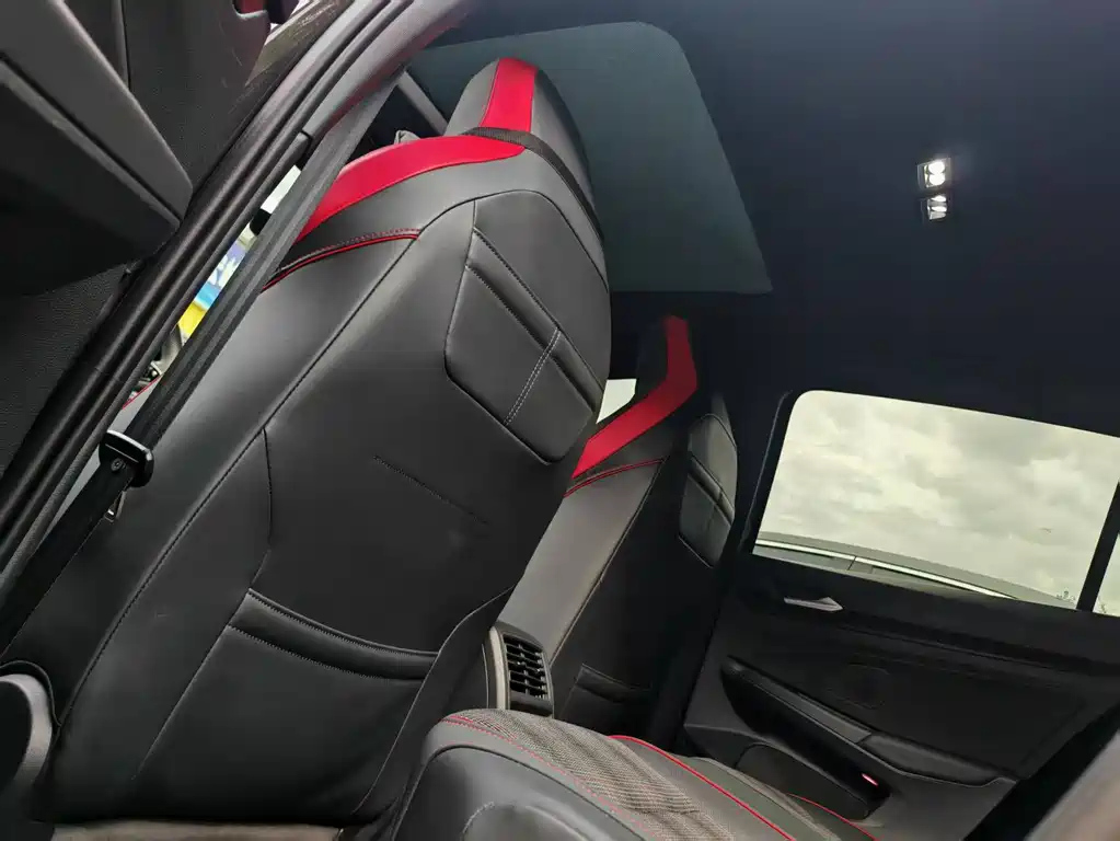 VOLKSWAGEN GOLF GTI 2021