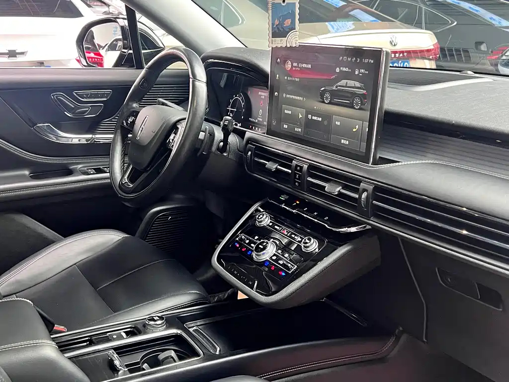 LINCOLN ADVENTURER 2020