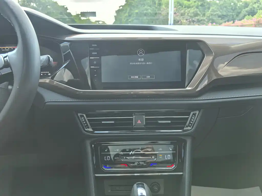 VOLKSWAGEN THARU 2022