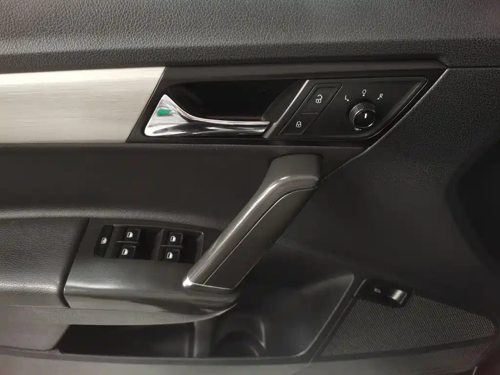 VOLKSWAGEN LAVIDA 2015