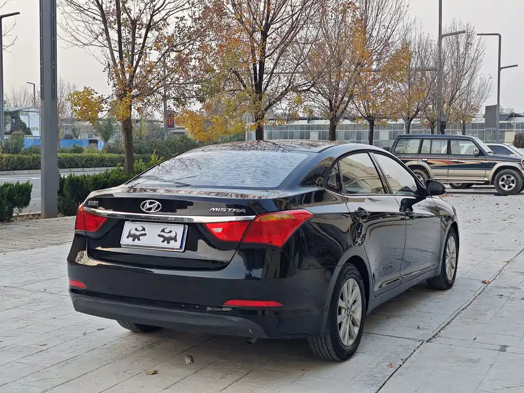 HYUNDAI MISTRA 2014