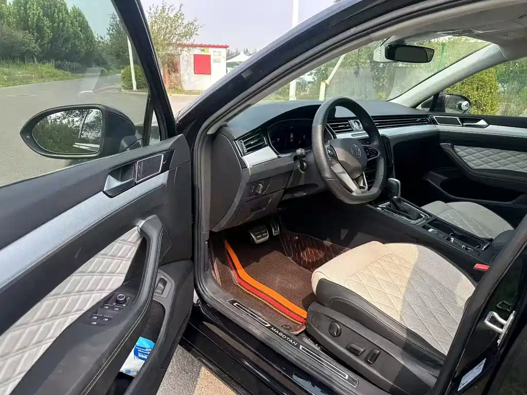 VOLKSWAGEN MAGOTAN 2023