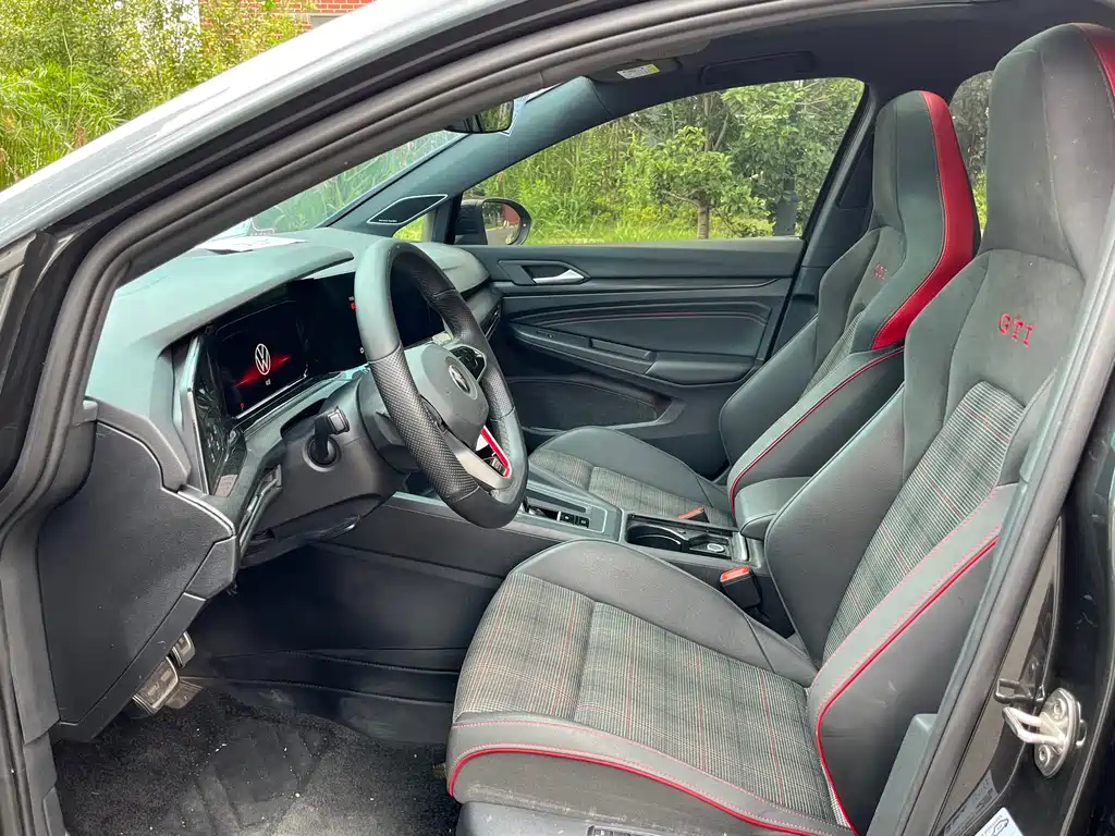 VOLKSWAGEN GOLF GTI 2023