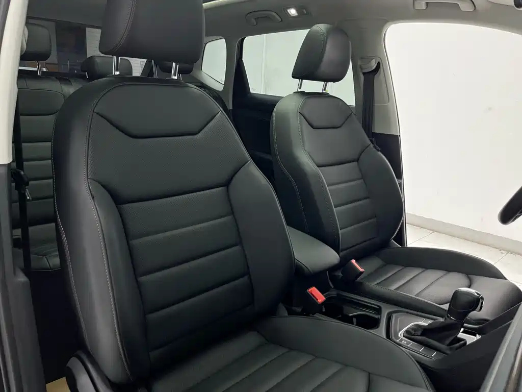 VOLKSWAGEN THARU 2022
