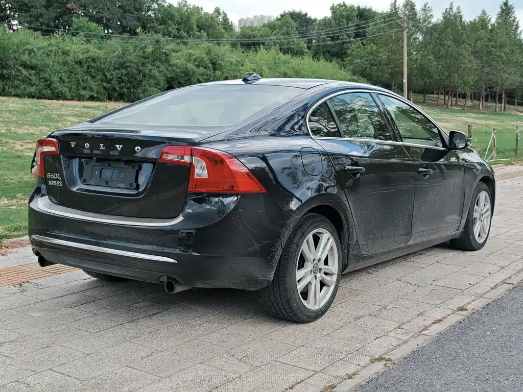 VOLVO S60 2015