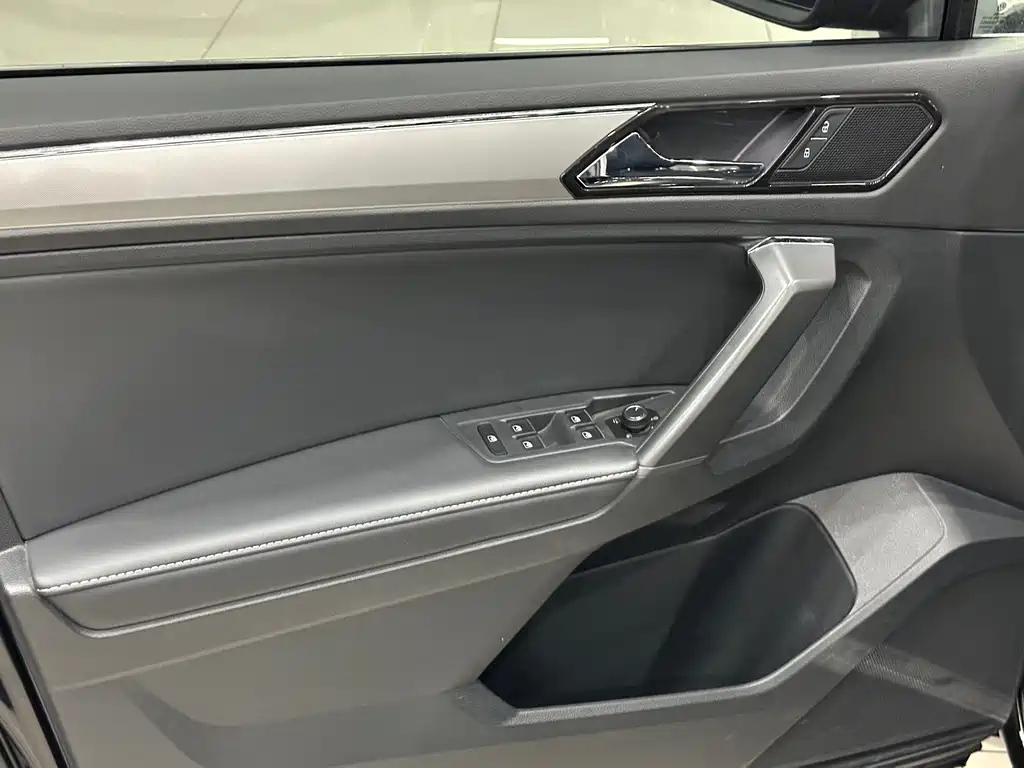 VOLKSWAGEN TIGUAN L 2018