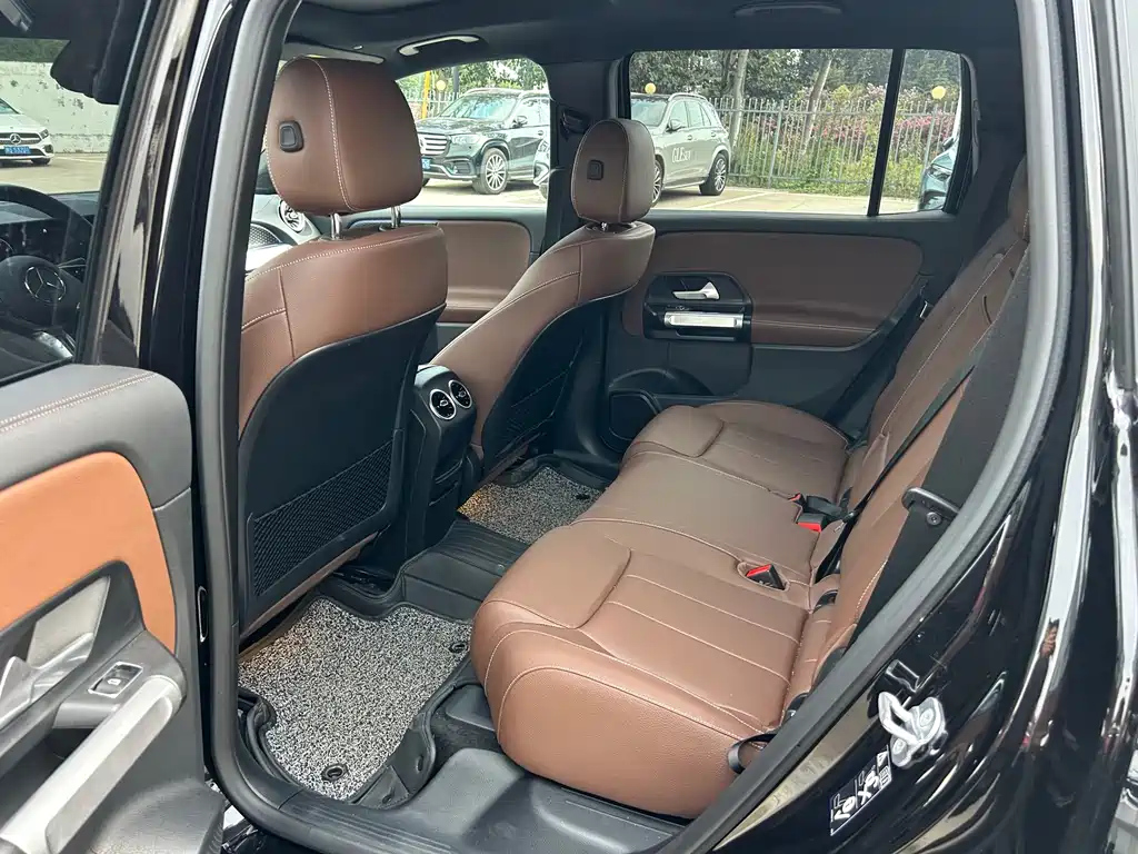 MERCEDES BENZ GLB 2024