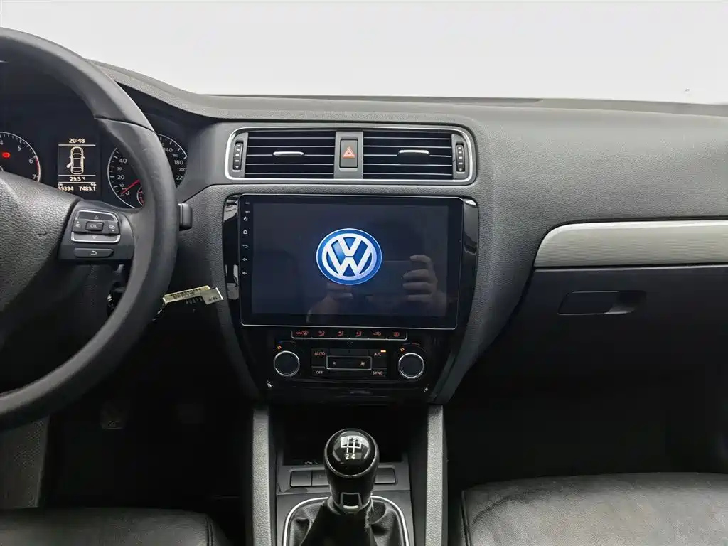 VOLKSWAGEN SAGITAR 2012