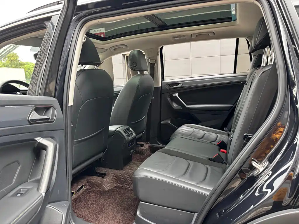 VOLKSWAGEN TIGUAN L 2021