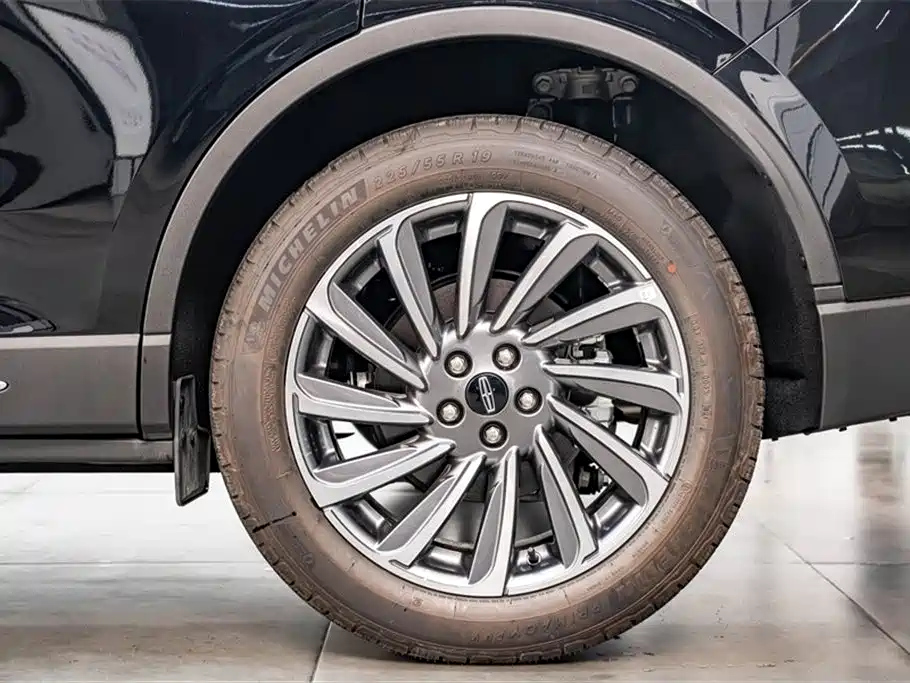 LINCOLN ADVENTURER 2024