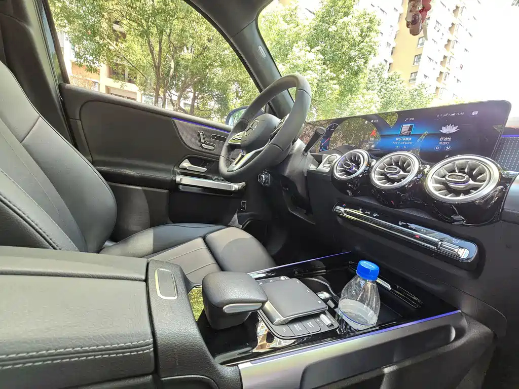 MERCEDES BENZ GLB 2023