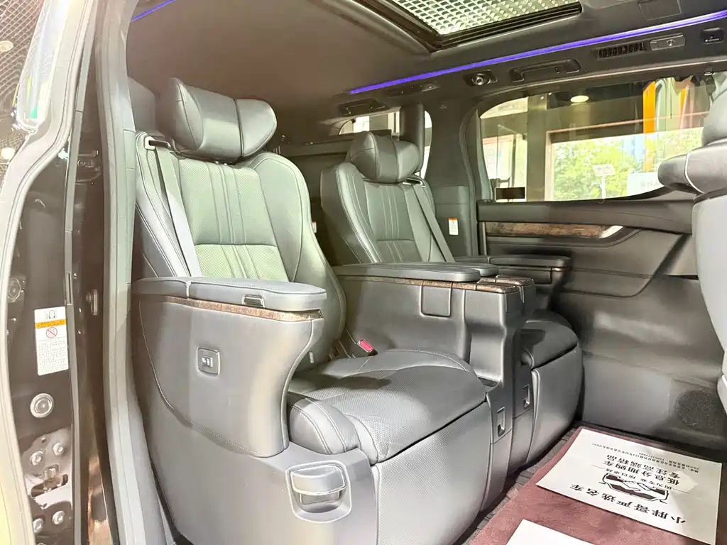 TOYOTA ALPHARD 2018