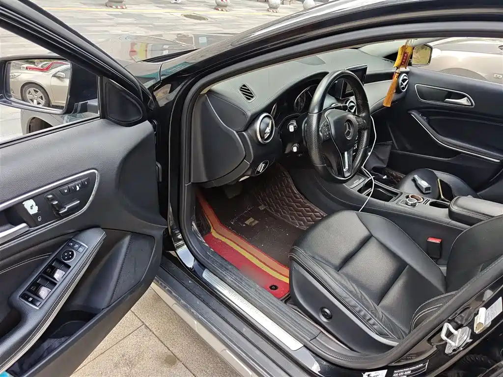 MERCEDES BENZ GLA 2015