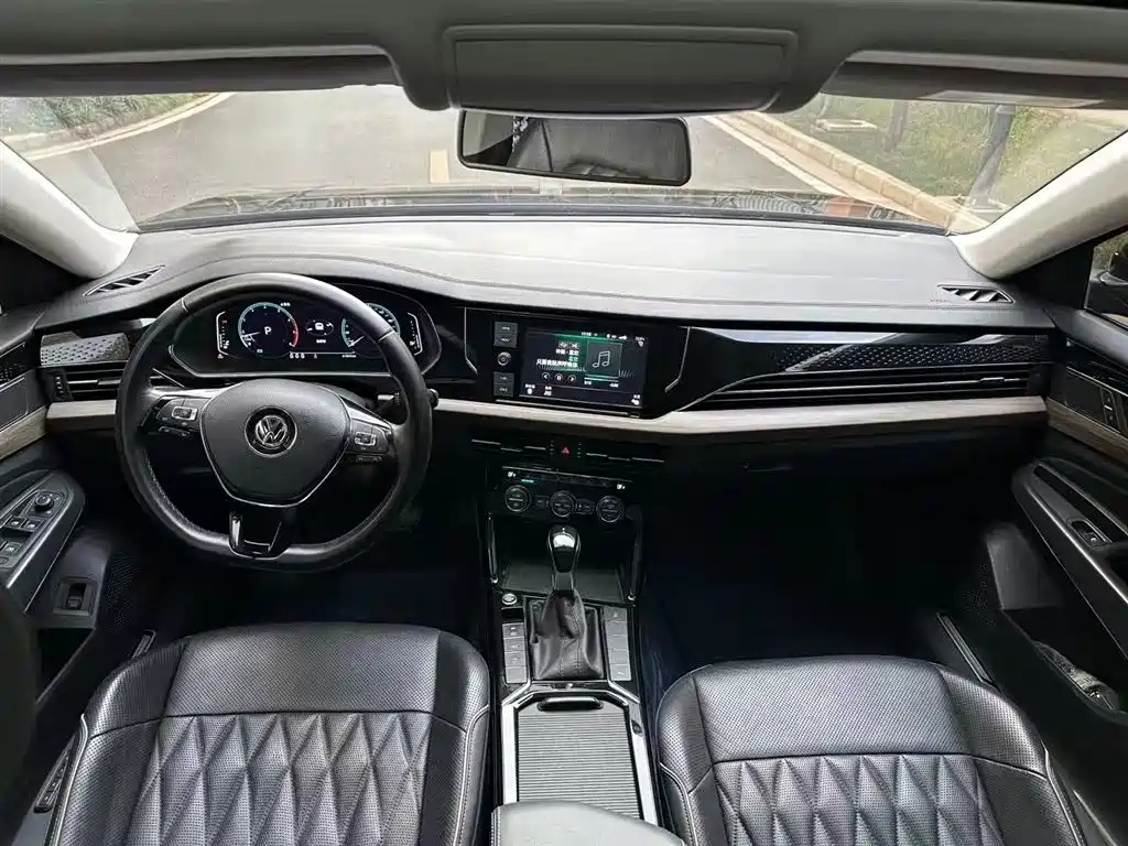 VOLKSWAGEN PASSAT 2019