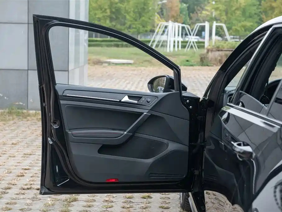 VOLKSWAGEN GOLF GTI 2016