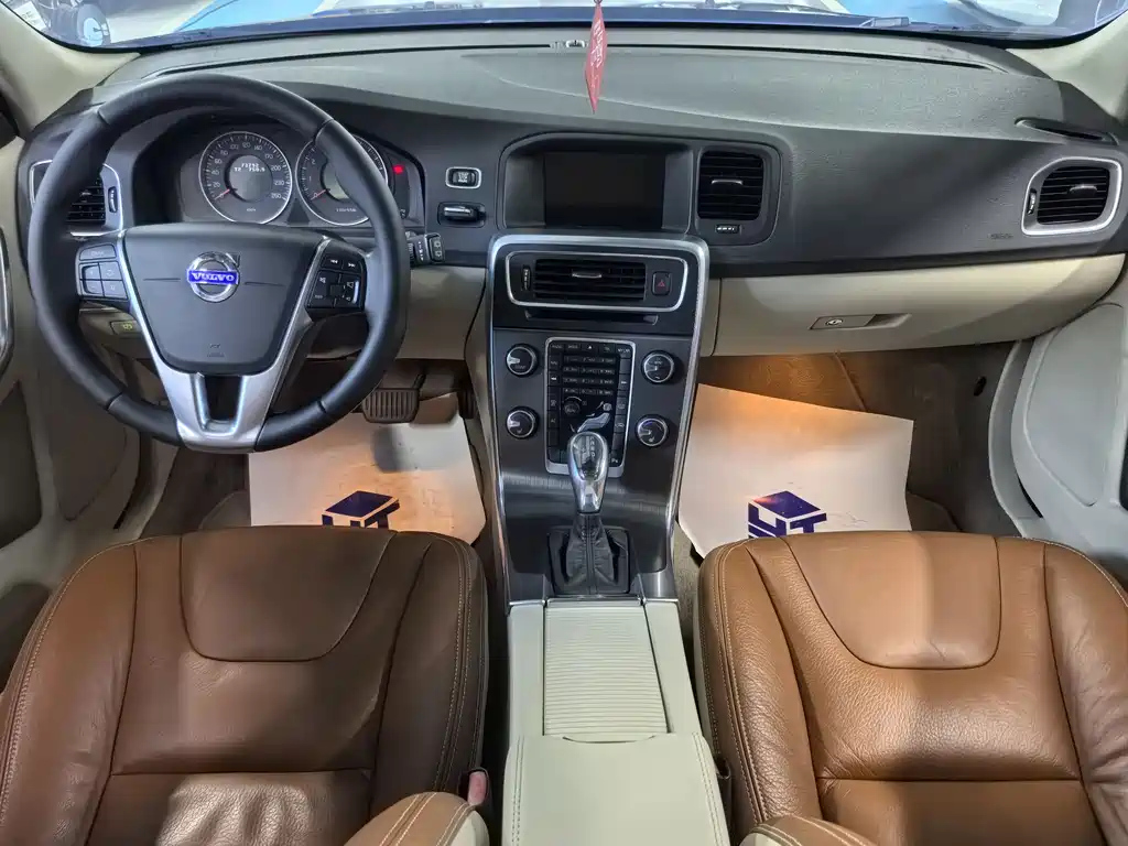 VOLVO V60 2013