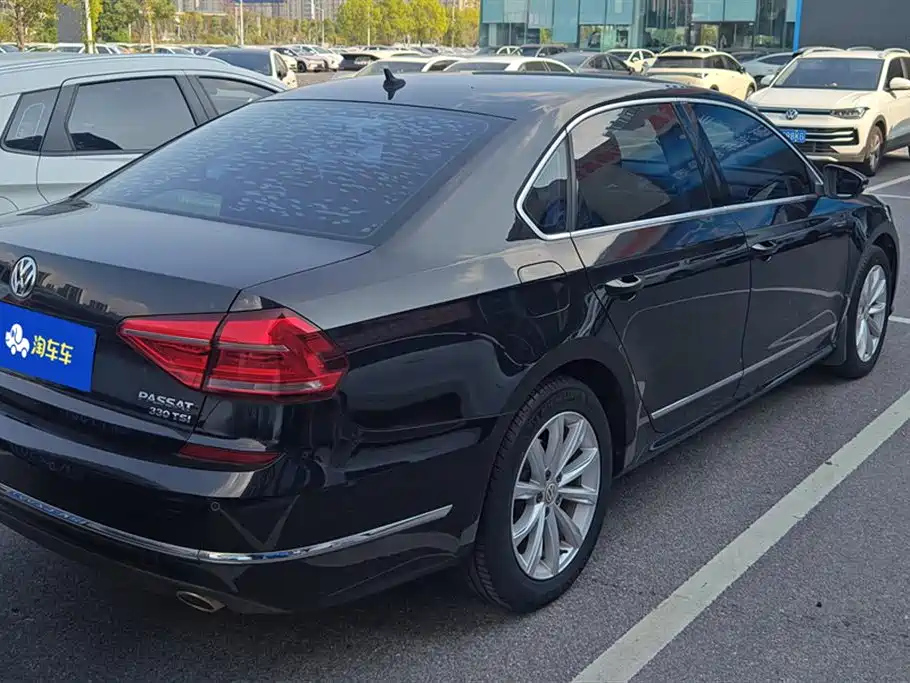 VOLKSWAGEN PASSAT 2018