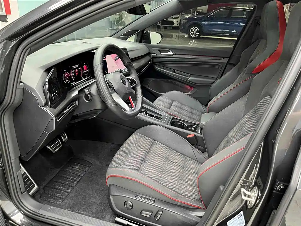 VOLKSWAGEN GOLF GTI 2021