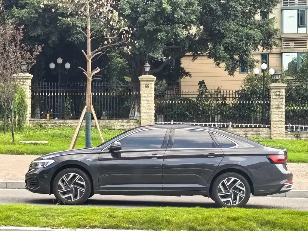 VOLKSWAGEN SAGITAR 2023