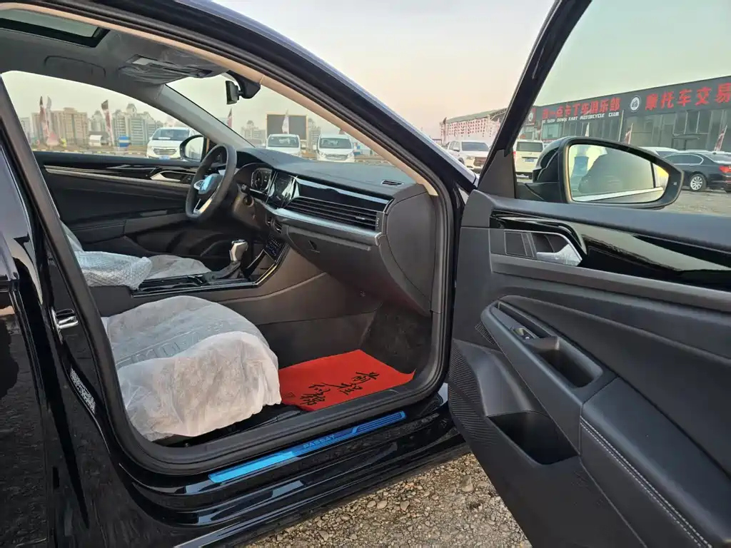 VOLKSWAGEN PASSAT 2025