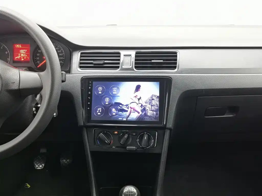 VOLKSWAGEN SANTANA 2017