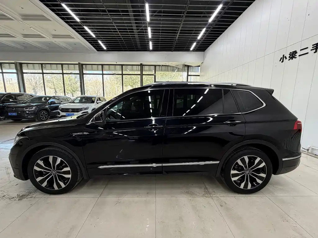 VOLKSWAGEN TIGUAN L 2021