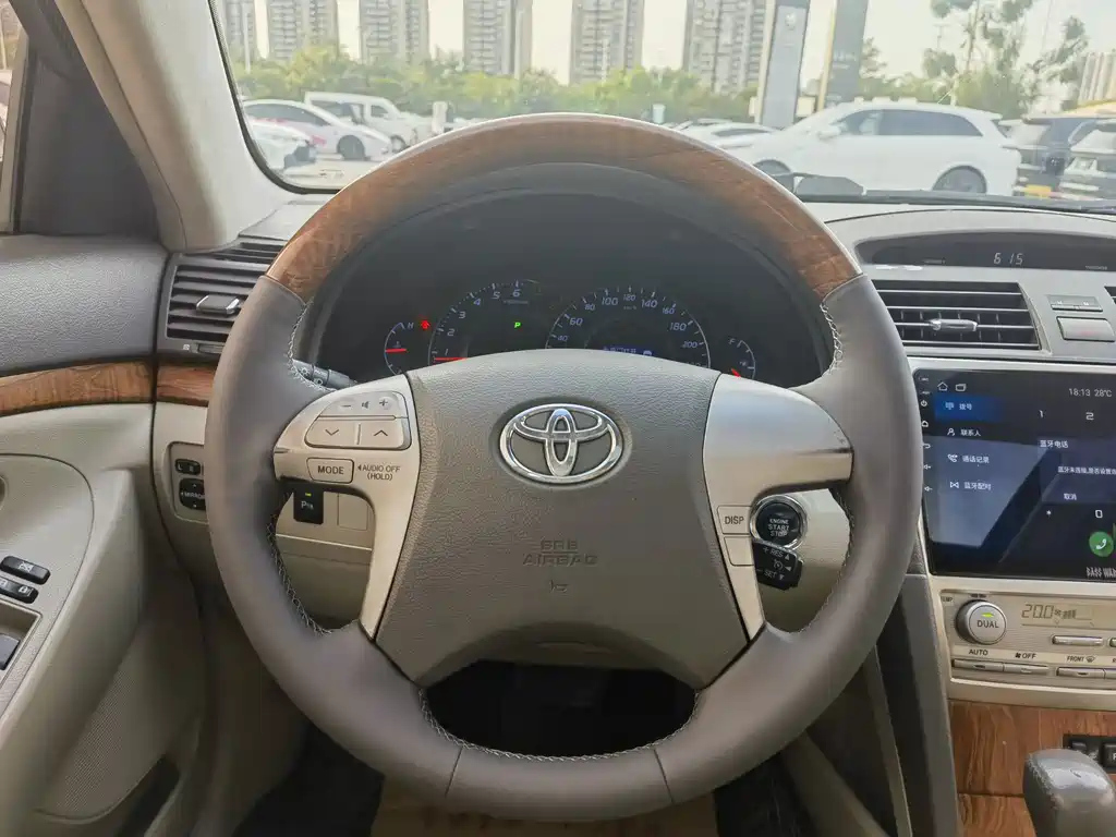 TOYOTA CAMRY 2011