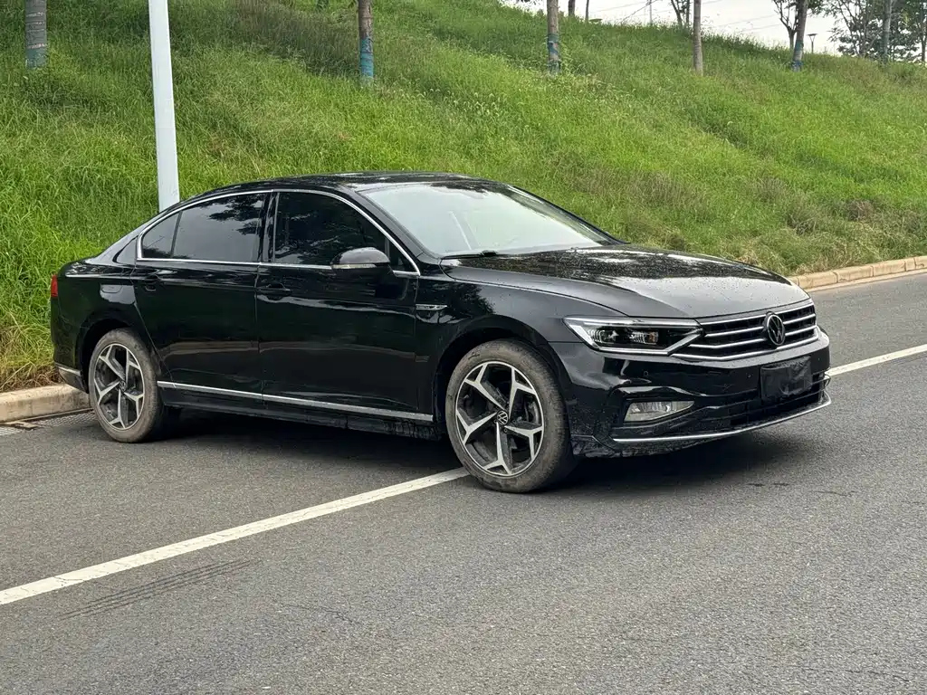 VOLKSWAGEN MAGOTAN 2023