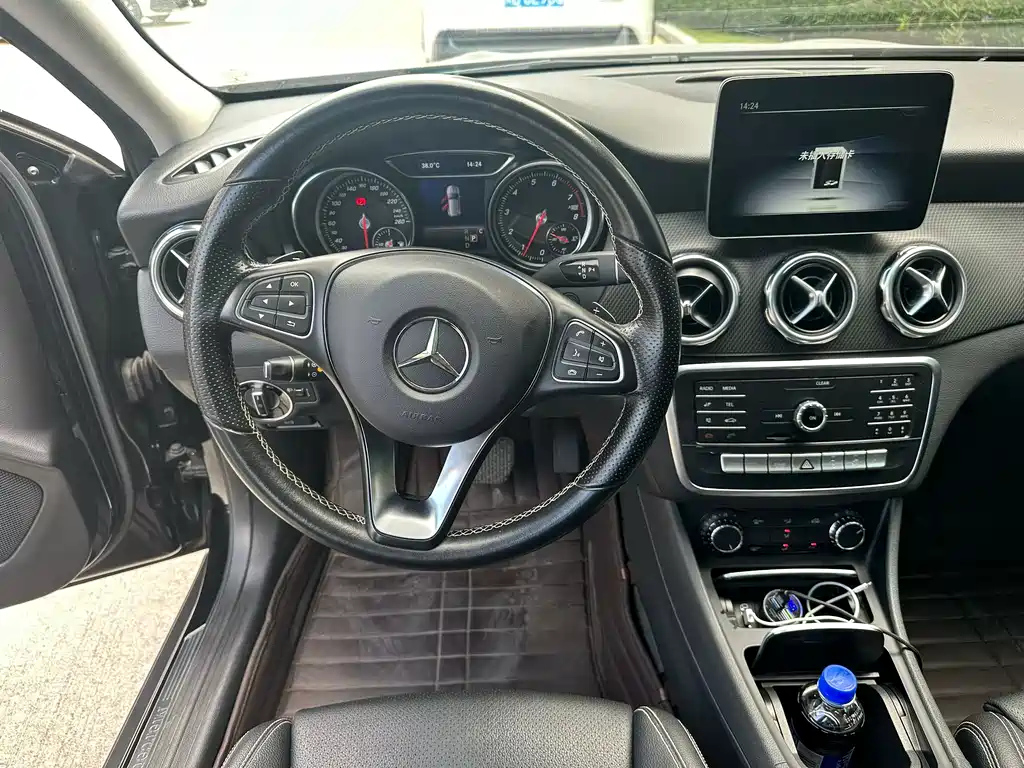 MERCEDES BENZ GLA 2018
