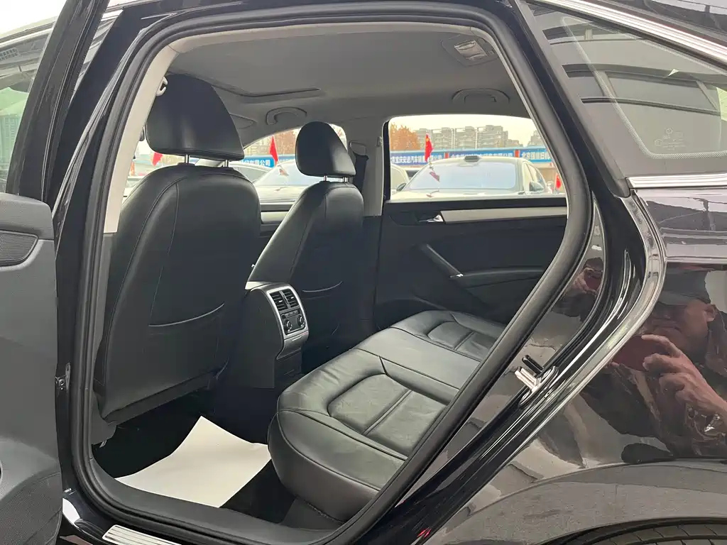 VOLKSWAGEN PASSAT 2015